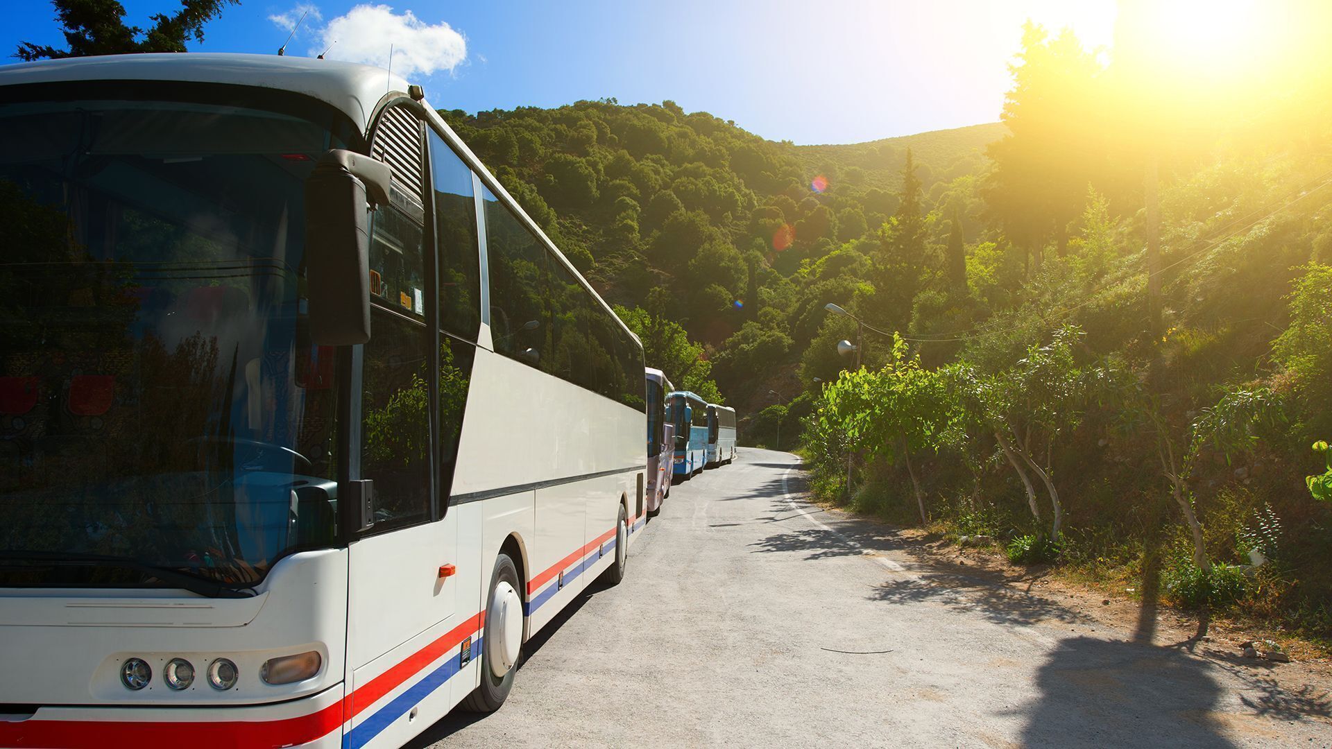 Einen Bus auf dem Weg